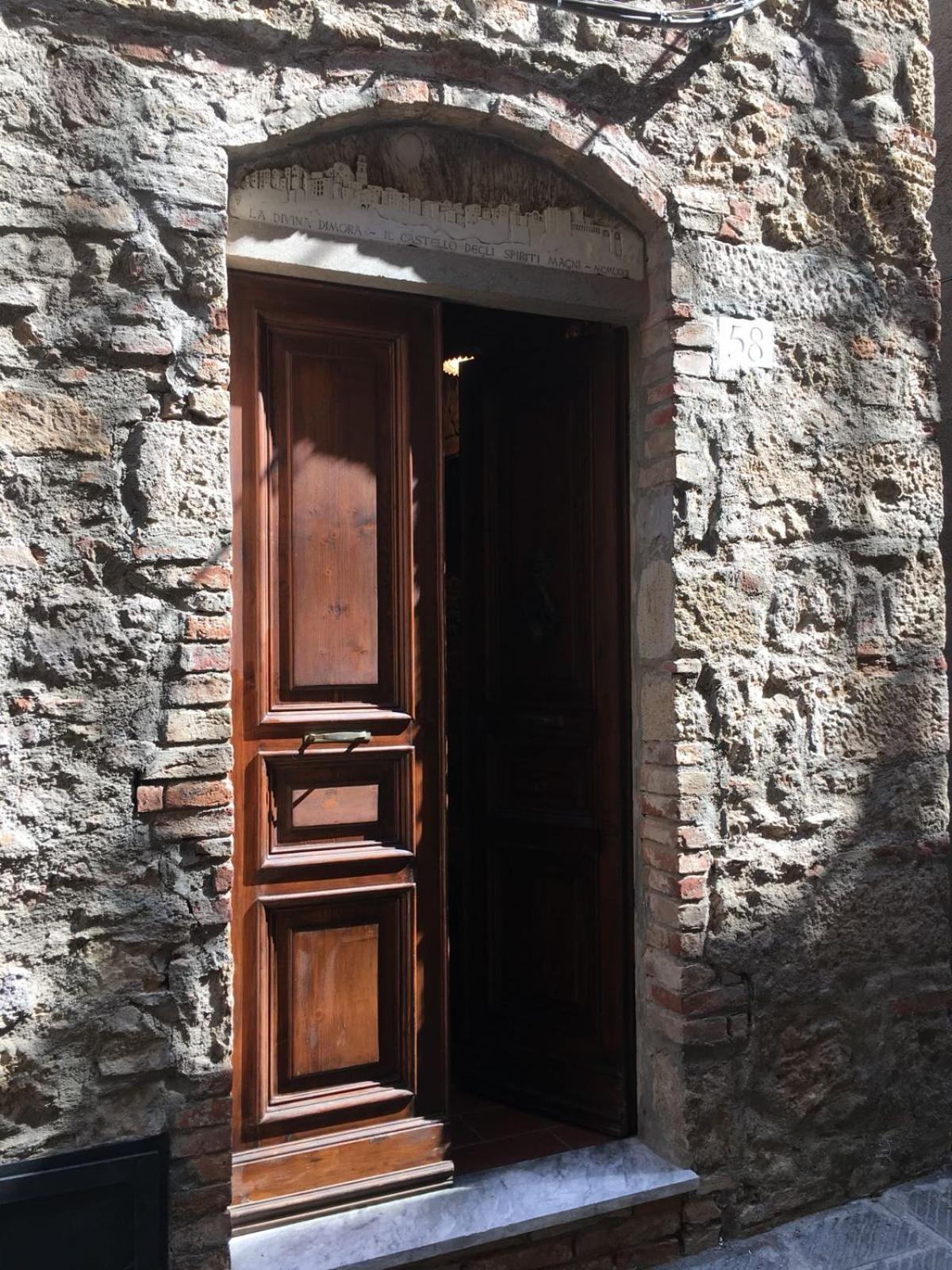 Apartament La Divina Dimora Il Castello Degli Spiriti Magni Montepescali Zewnętrze zdjęcie